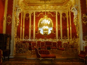 drimson fabric in the inteior of the boudoir